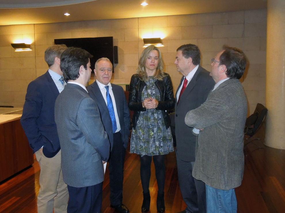 Los representantes del patronato del campus de Huesca, entre ellos Pilar Alegría, Manuel López, Luis Felipe y Miguel Gracia,