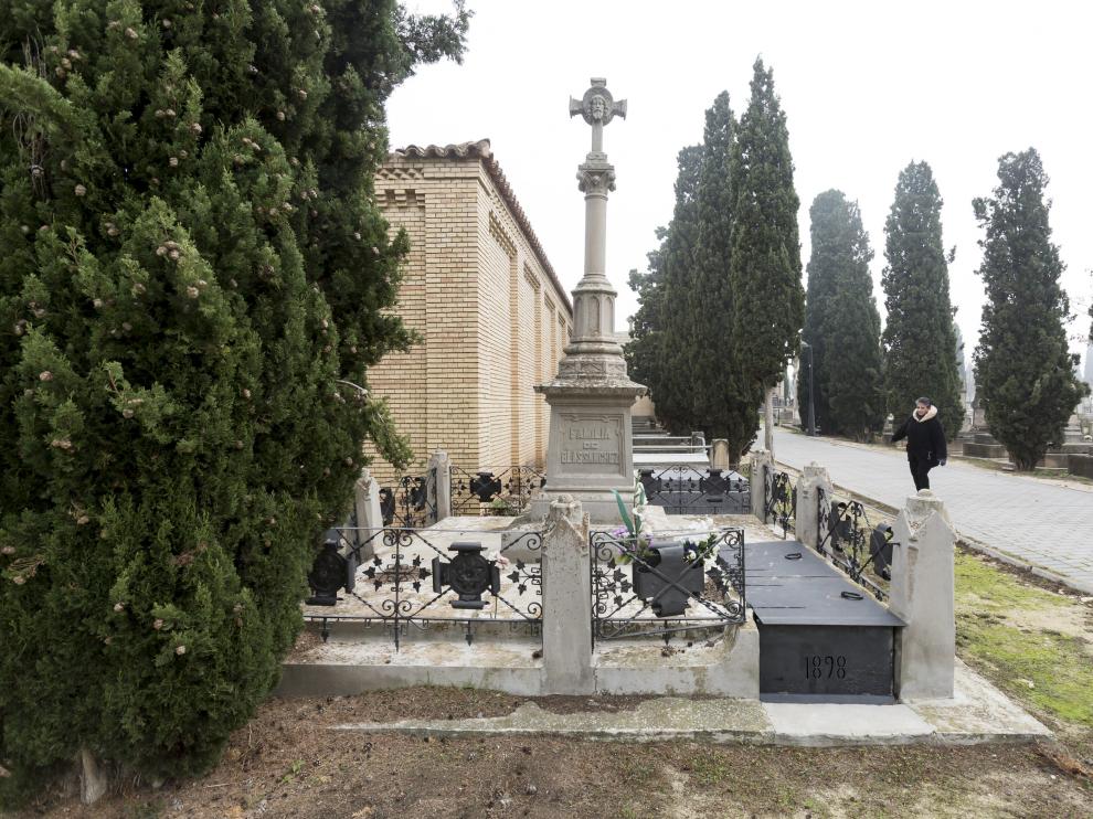 Algunas construcciones funerarias de Torrero tienen más de cien años.