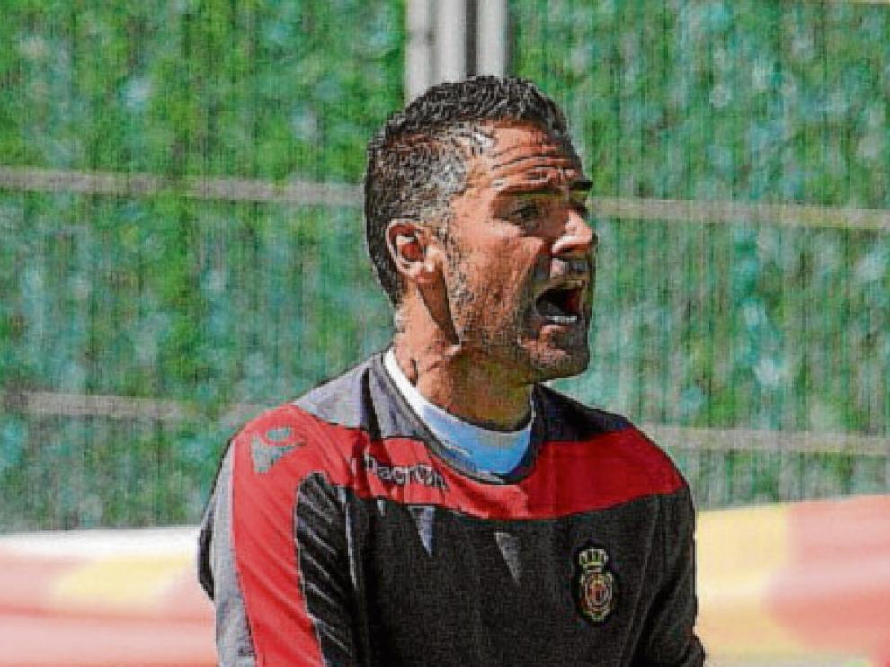Carreras, se dirige a los jugadores en un entrenamiento de su etapa en el Real Mallorca.