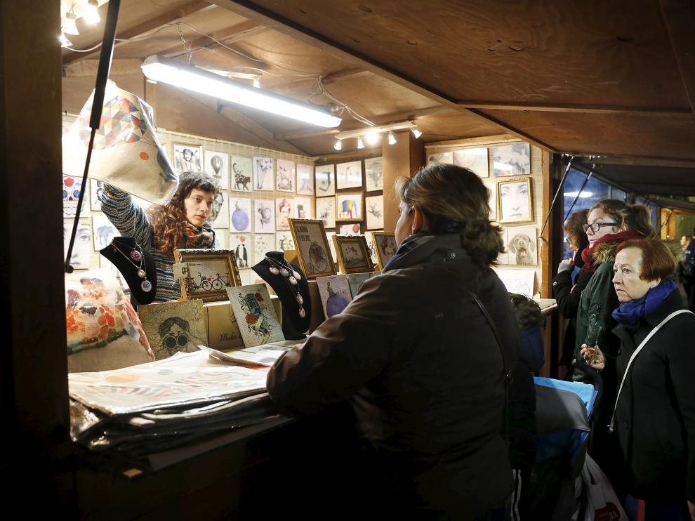 Imagen de uno de los puestos de la Feria de Navidad de Huesca.