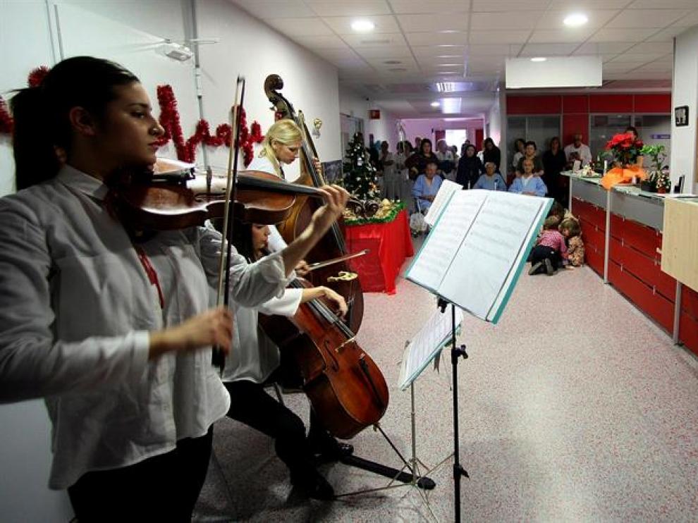 Las hermanas sorianas Asensio López durante su actuación en el Hospital Santa Bárbara de Soria.