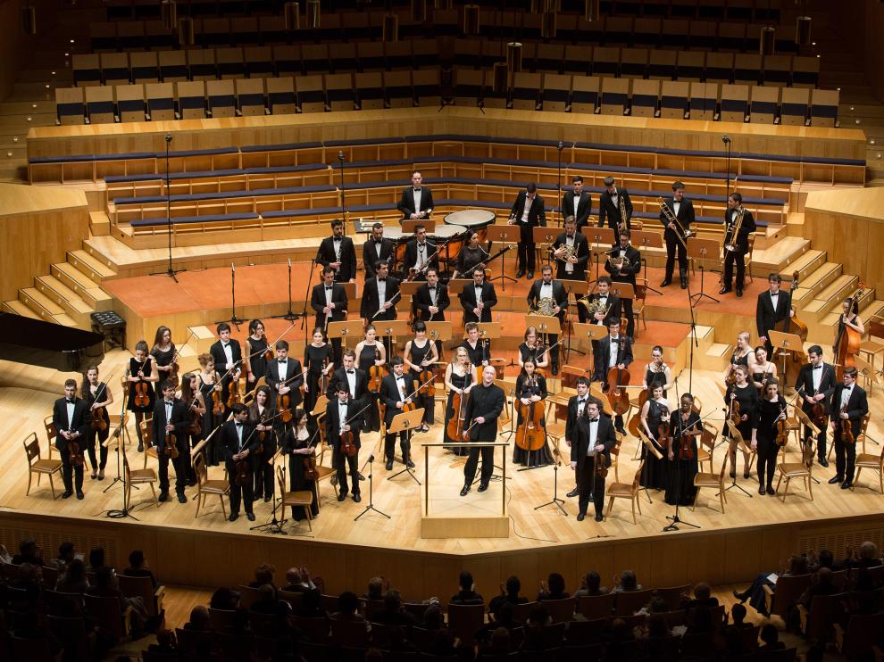 La Sinfónica Goya propone los tradicionales valses y polkas vieneses a los que se unen las arias y dúos mas conocidos de la ópera y la zarzuela.
