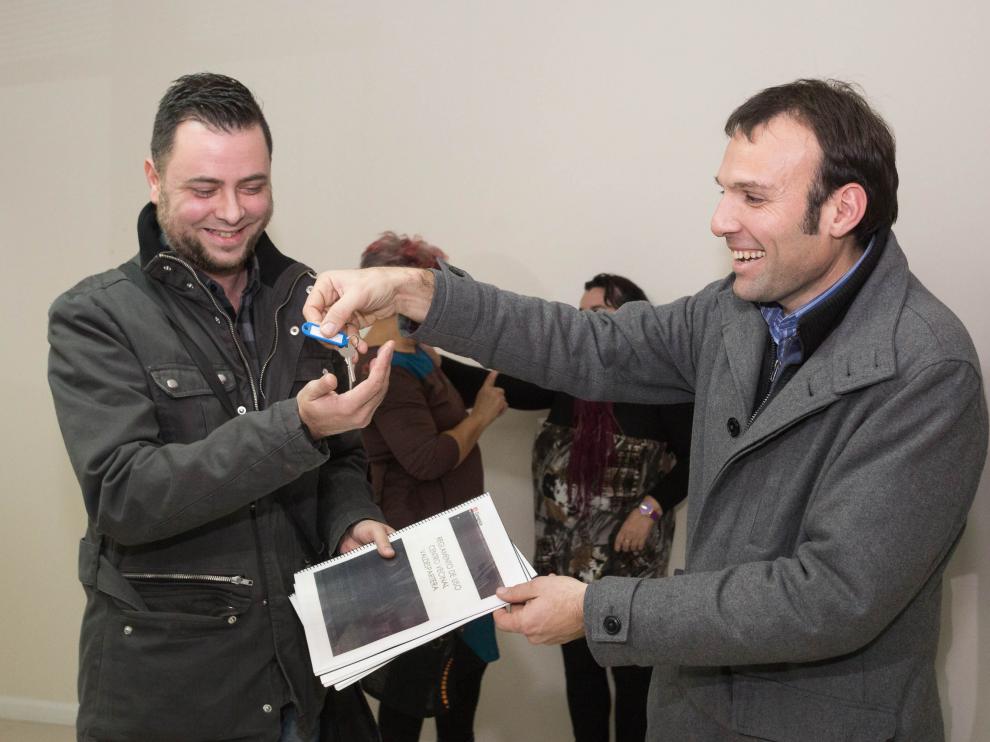 Muñoz subraya que el nuevo centro vecinal de Valdespartera inaugura un "modelo de gestión comunitaria"