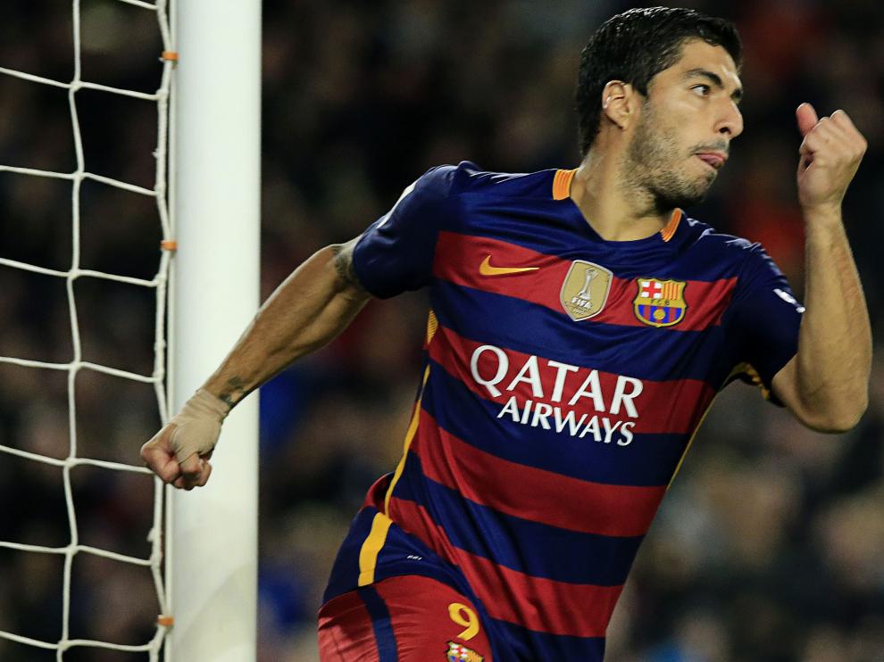 Luis Suarez celebra uno de los tantos.