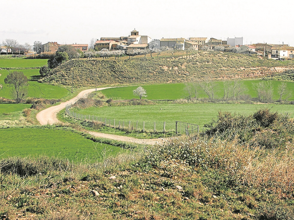 Oposición política y vecinal. La concesionaria del vertedero de residuos industriales no peligrosos de Huesca adquirió, con el visto bueno de la Administración, unas 25 hectáreas situadas a 1,5 kilómetros del barrio pedáneo de Cuarte -en la fotografía- en