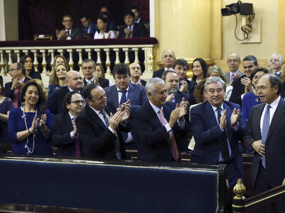 Aplauso a Pío García-Escudero tras ser elegido.