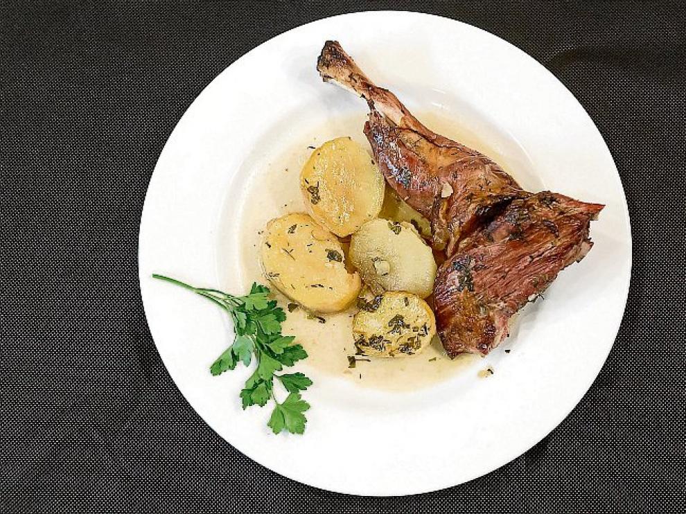 Receta de ternasco asado con patatas.