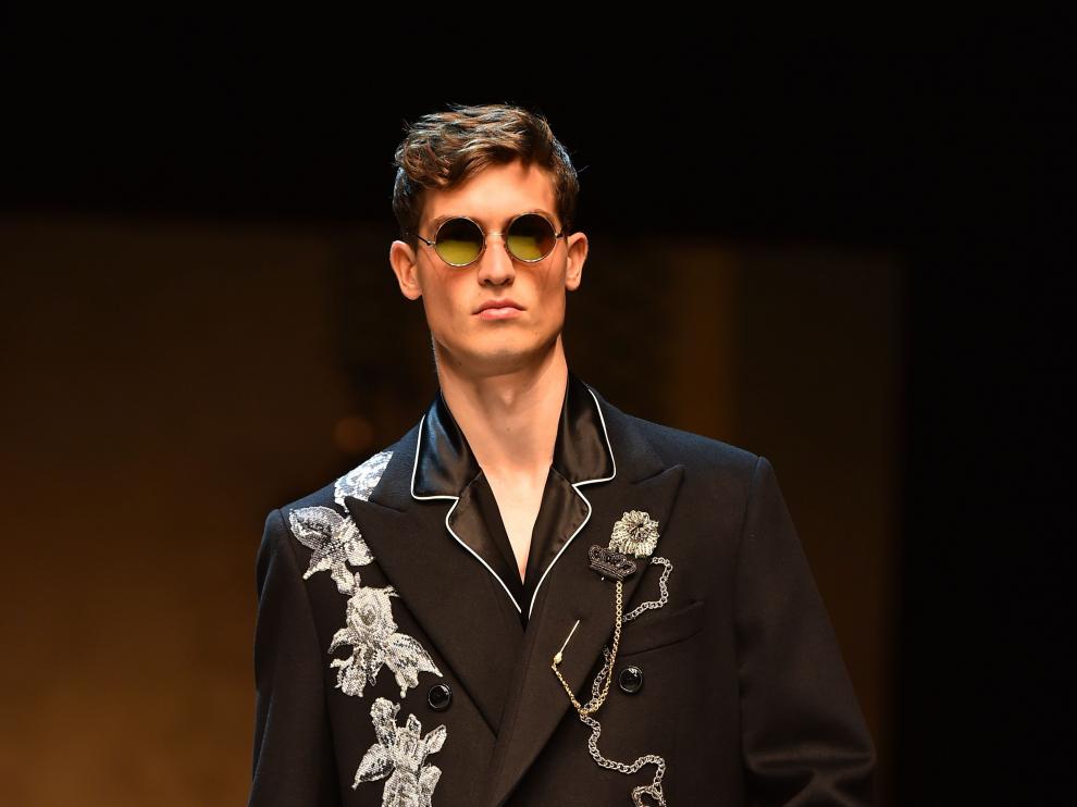 Modelos presentan las nuevas creaciones de la casa Gabbana