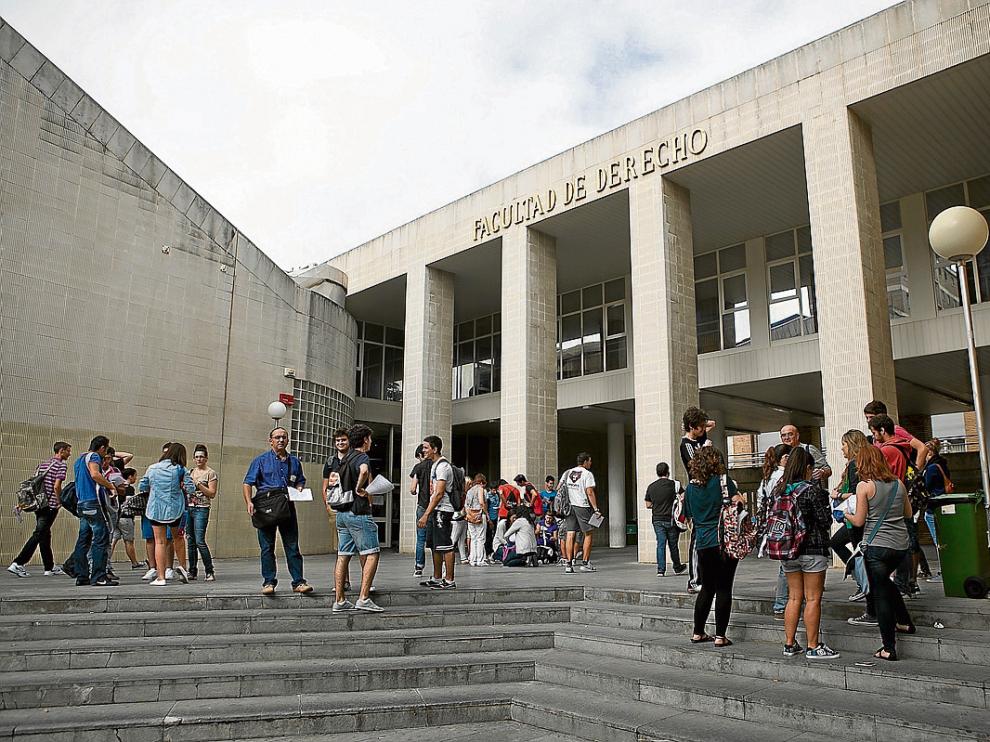 La facultad de Derecho es una de las que más plazas oferta en Zaragoza.