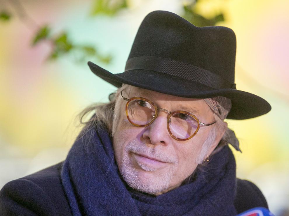 ?Elliott Murphy.