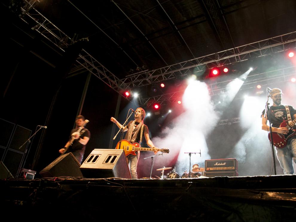A Contraverso, ganadores de la edición de 2015, actuando en la carpa Principal Pabellón Interpeñas.