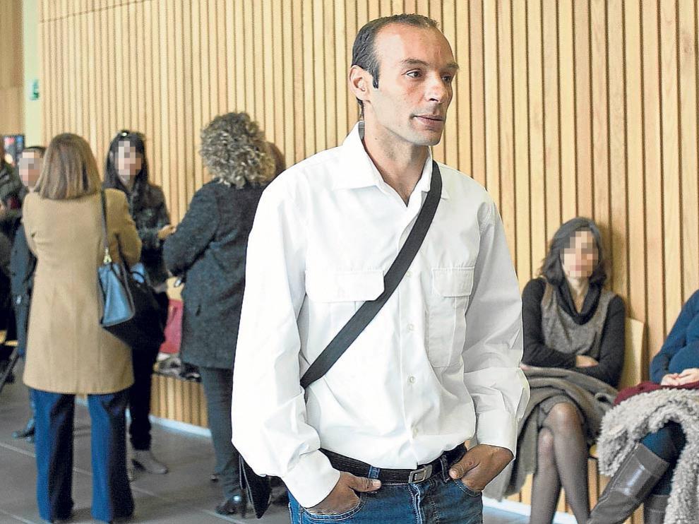 El acusado, en los pasillos de la Audiencia Provincial de Zaragoza el día que fue juzgado.