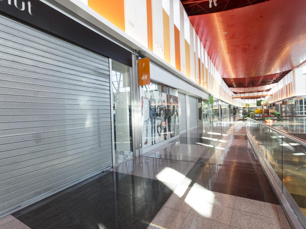 Aspecto que ofrecía la planta superior de la galería comercial de Plaza Imperial, ayer al mediodía.