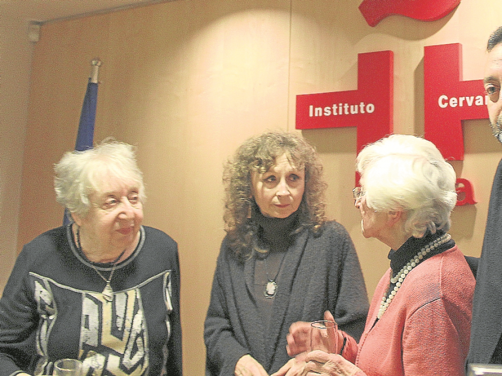 El primer encuentro. (De izda. a dcha) La superviviente Helga Weissová, Eva Hroszkova, Hana Hnatova-Lustigová y Carlos Pérez, en el encuentro del pasado año. Mañana, se sumará la sobrina de José Rasal.