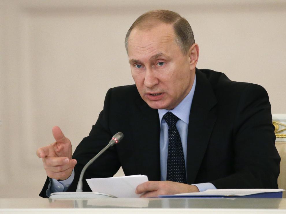 Putin compara el comunismo con la Biblia y dice que aún guarda carné del PCUS
