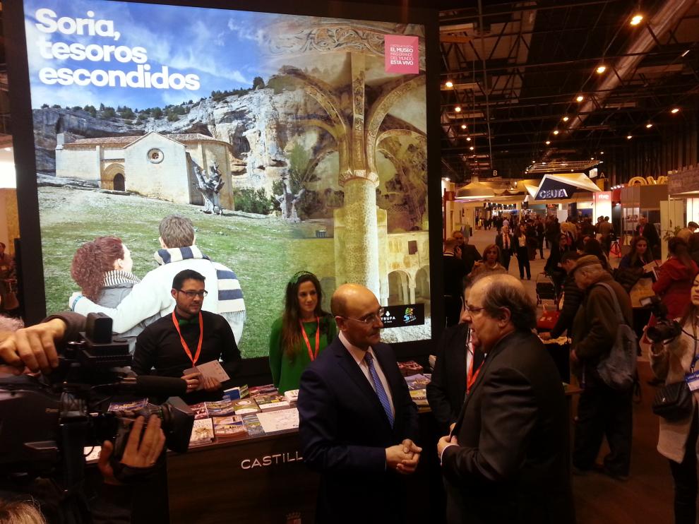 El presidente de la Junta de Castilla y León, Juan Vicente Herrera, junto al diputado soriano Jesús Manuel Alonso en FITUR.