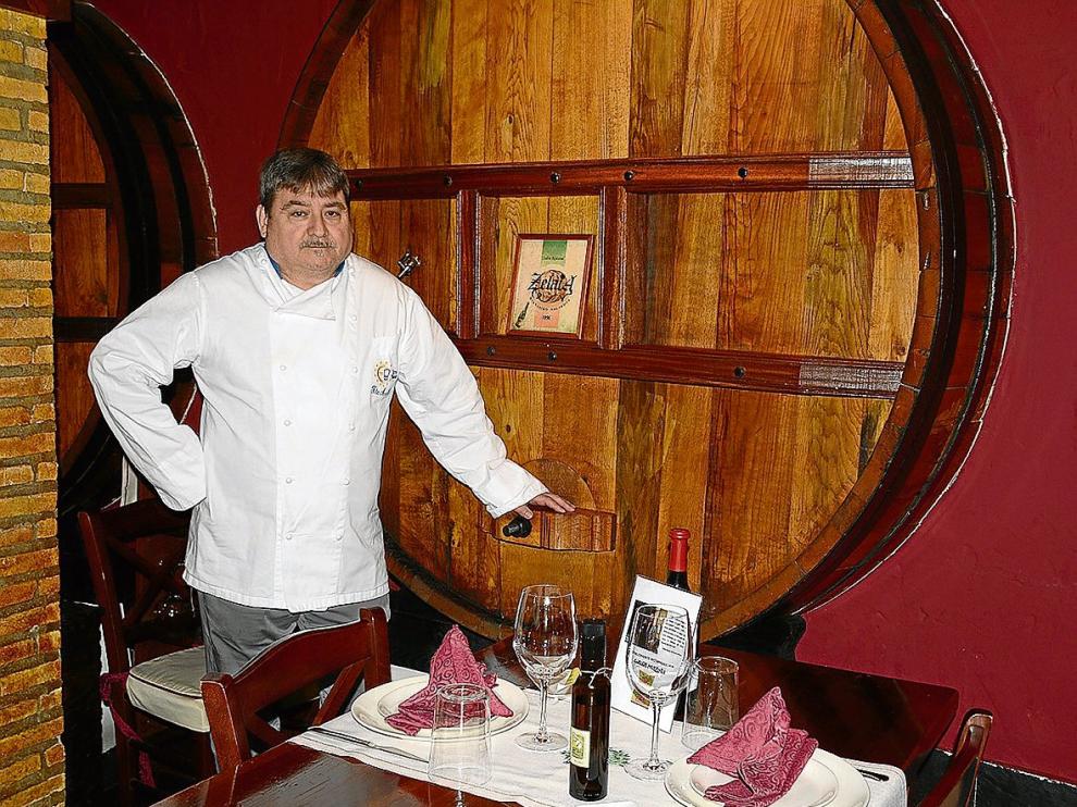 Félix Moreno, en la sidrería La Kupela, de Zaragoza.