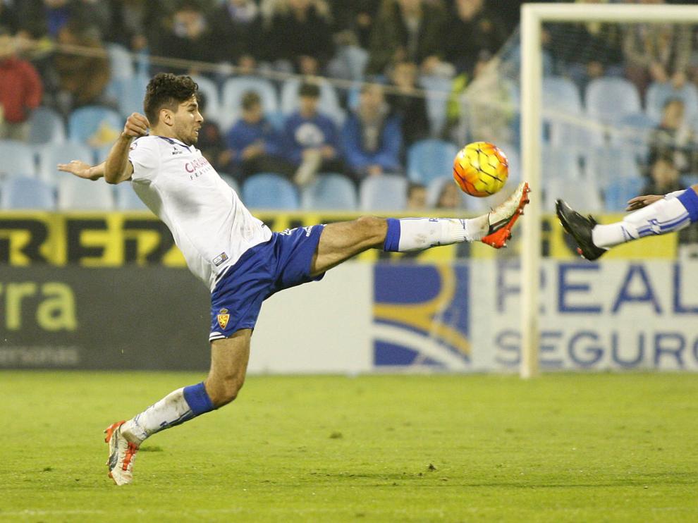 Una imagen del partido entre el Real Zaragoza y el Mirandés.
