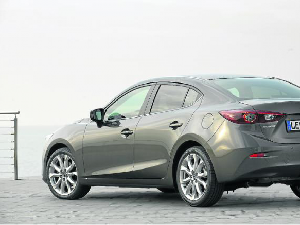 El Mazda3, en su versión Sportsedán, ofrece una estética y movilidad deportiva, pero con un consumo ajustado.