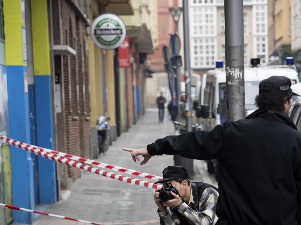 Un hombre tira por la ventana a una niña de 17 meses en una discusión con la madre