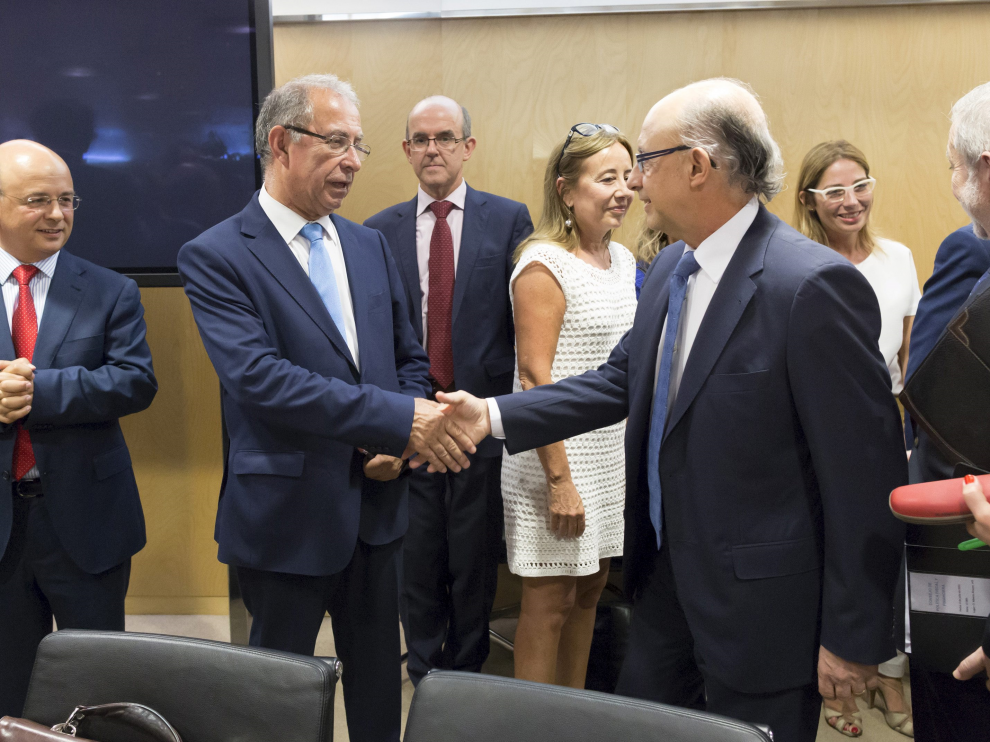 El consejero Gimeno y el ministro Montoro, en el Consejo de Política Fiscal que se celebró en julio.