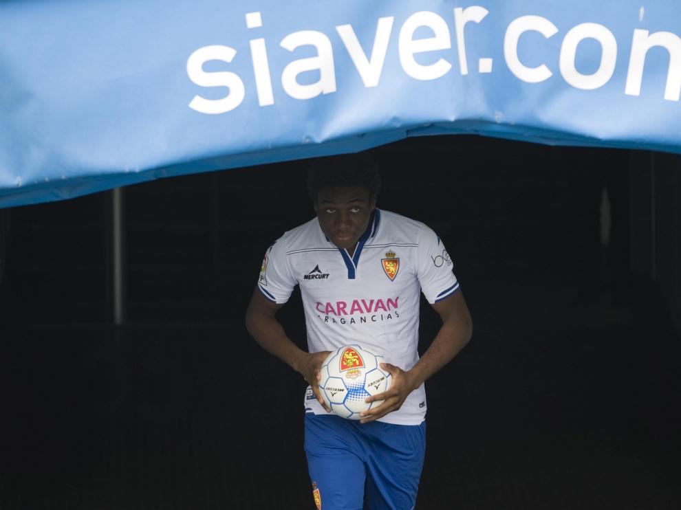Dongou, en su presentación como jugador del Real Zaragoza
