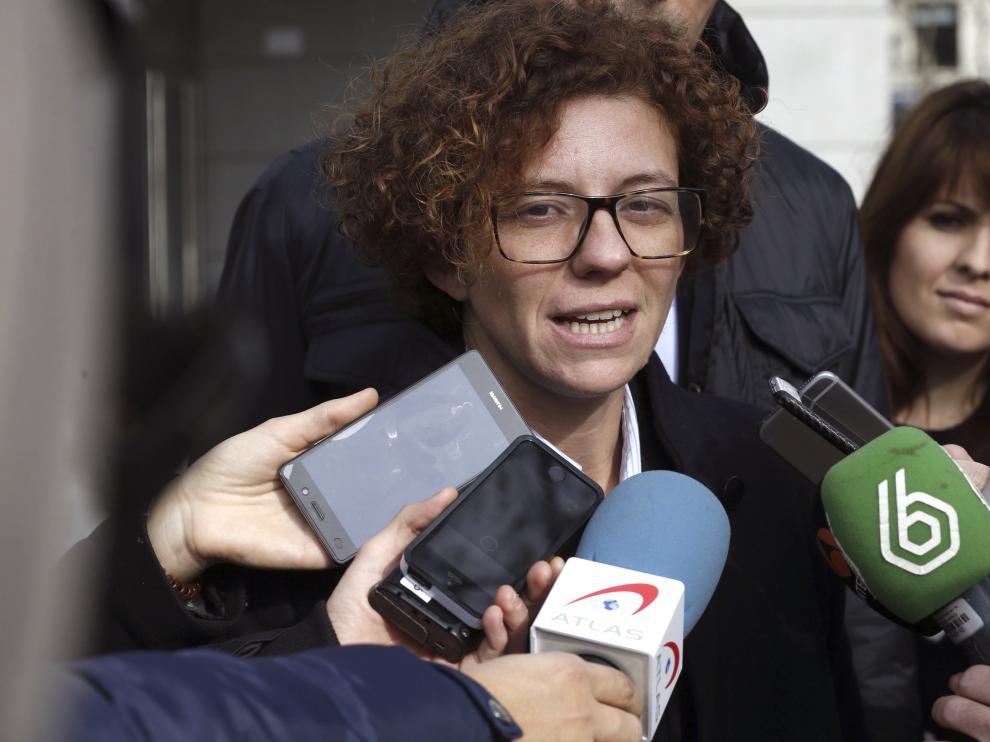 Marisol Moreno, conocida como Marisol la Roja a su salida de los juzgados.