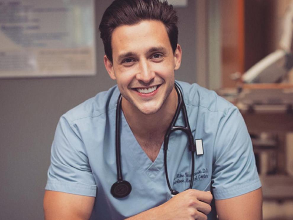 El doctor Mike es una persona muy solidaria.