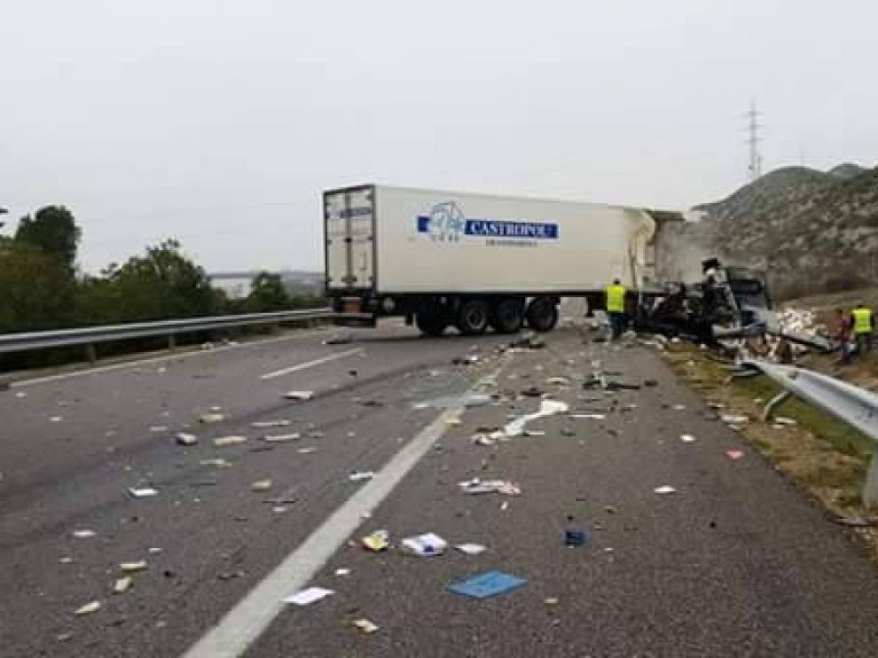 Imagen de uno de los dos camiones accidentados