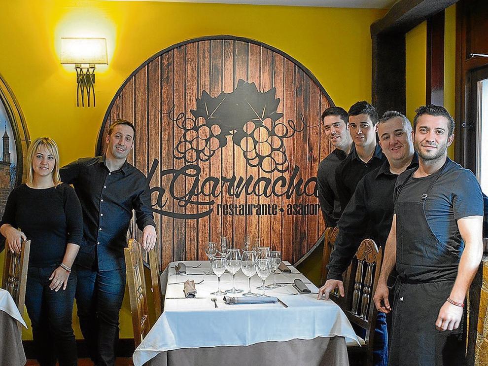 Todo el equipo de La Garnacha: Fani, Diego, Rubén, Jorge, Víctor e Iván.