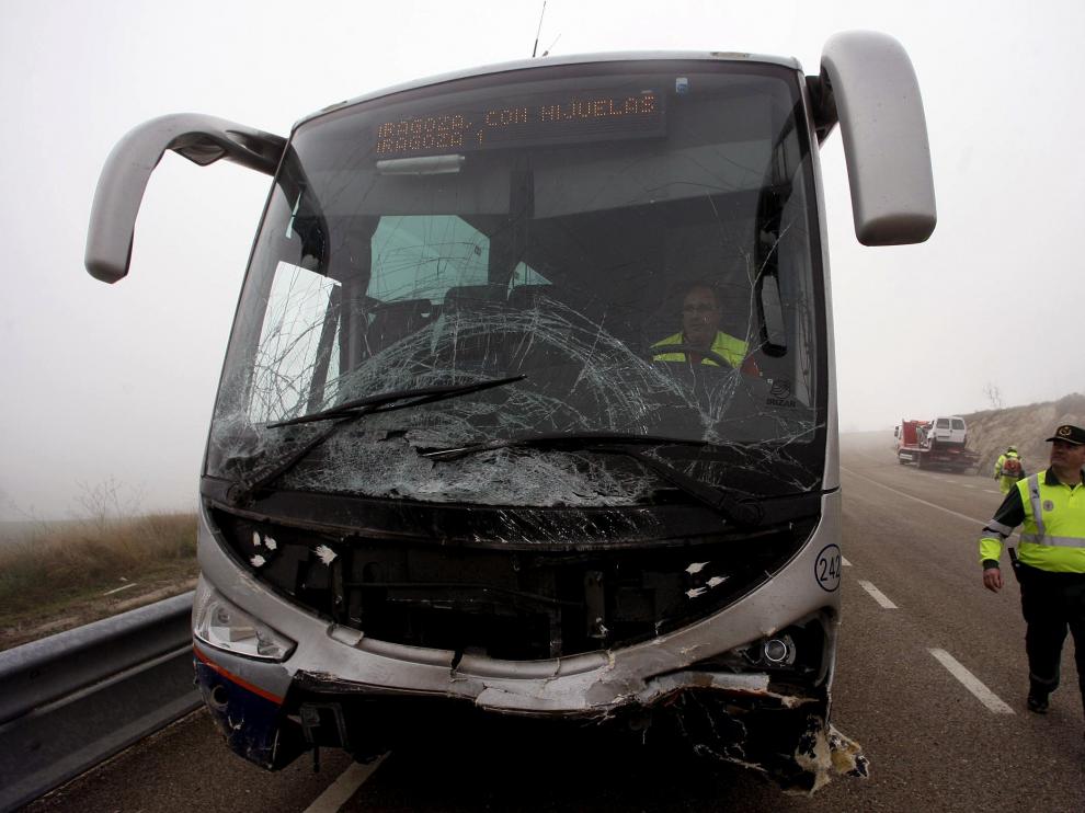 Autobús de la ruta Soria-Zaragoza con el que ha colisionado la furgoneta a la altura de Ágreda.
