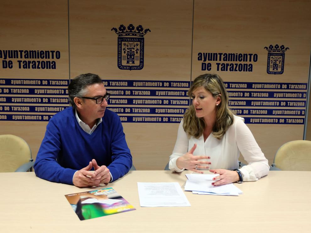 El alcalde de Tarazona, Luis María Beamonte, y la gerente de Relaciones Externas de Mercadona en Zaragoza, Huesca, Teruel y Soria, Laura Cortel.