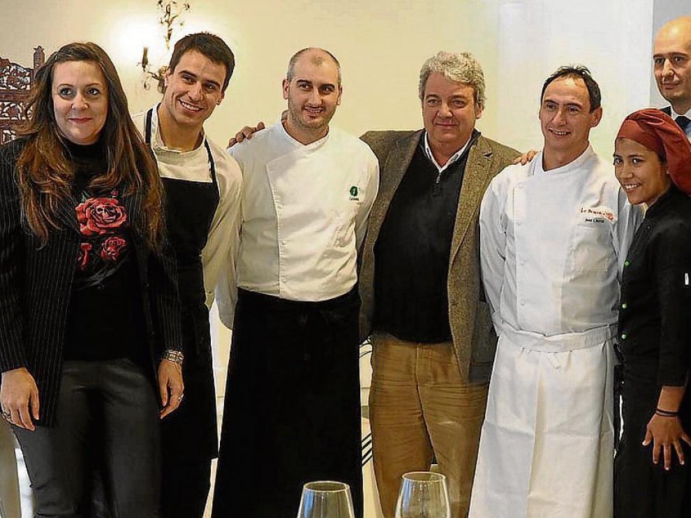 El equipo del Gayarre, con Trinidad Usón 1ª izquierda y Jorge de Gispert 4º izquierda.