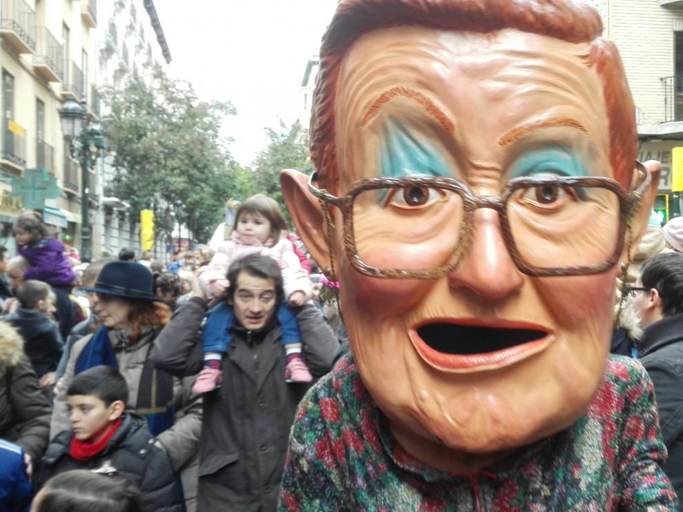 La Comparsa de Gigantes y Cabezudos llena de color la mañana de San Valero
