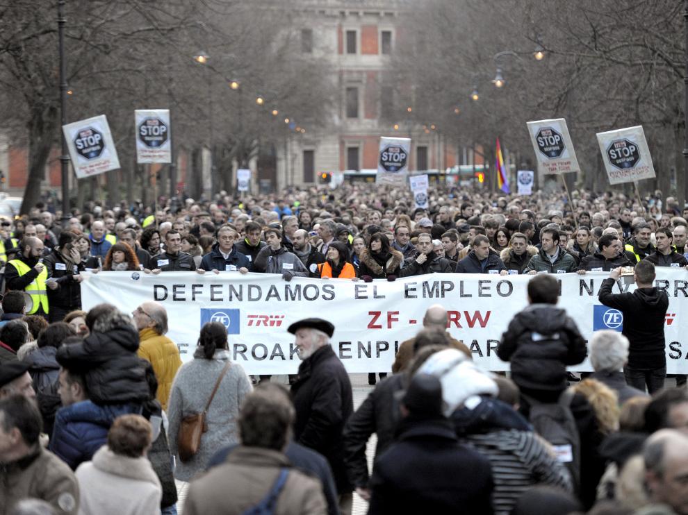 Multitudinaria manifestación en Pamplona en apoyo a los trabajadores de TRW