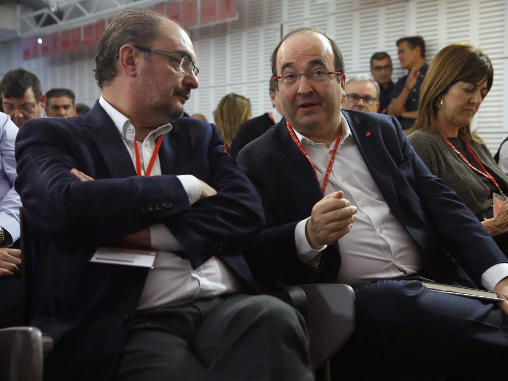 El presidente aragonés, Javier Lambán (i), y el primer secretario del PSC, Miquel Iceta