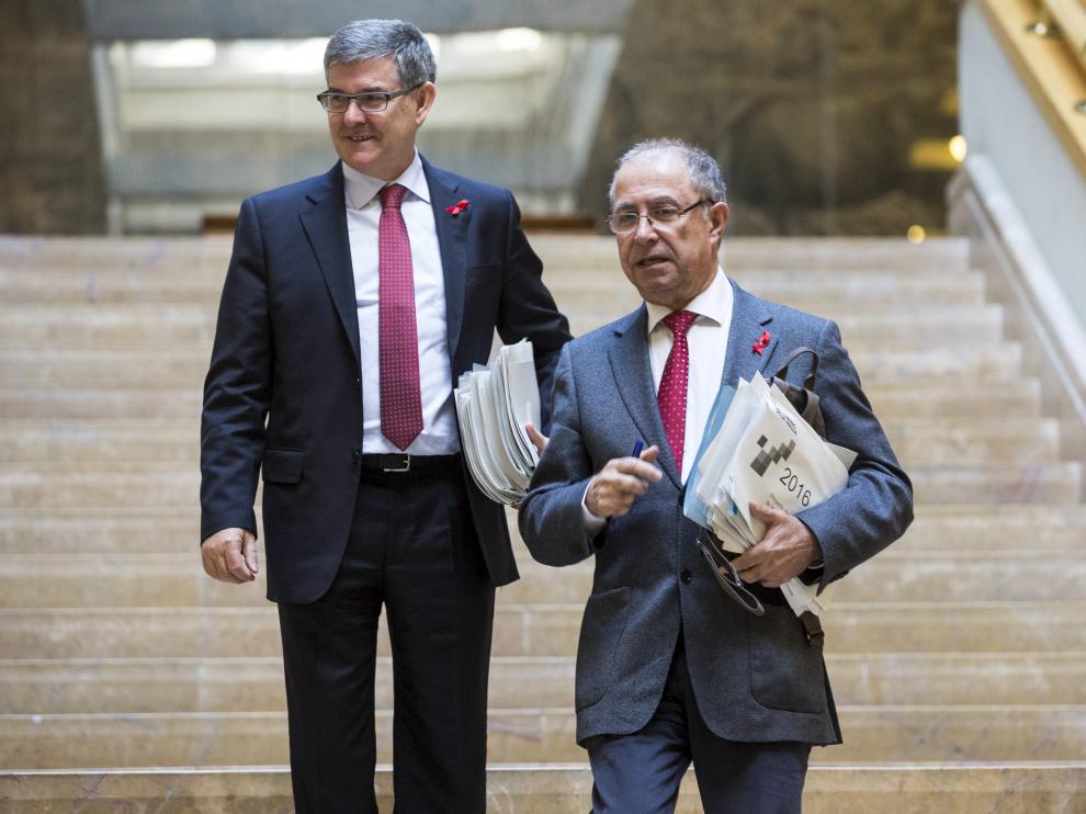 El consejero de Presidencia, Vicente Guillén, y el de Hacienda, Fernando Gimeno.