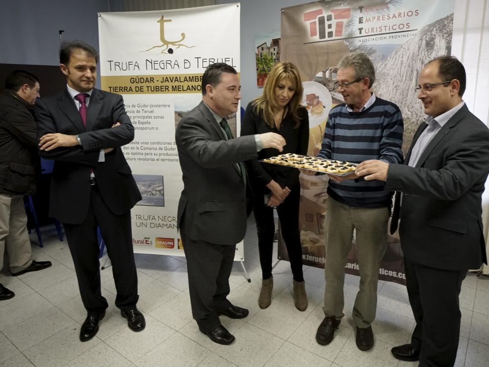 Degustaciones. Empresarios y truficultores presentaron ayer la IV edición de las Jornadas Gastronómicas de la Trufa Negra de Teruel con degustaciones de este producto, que representa un importante motor económico.