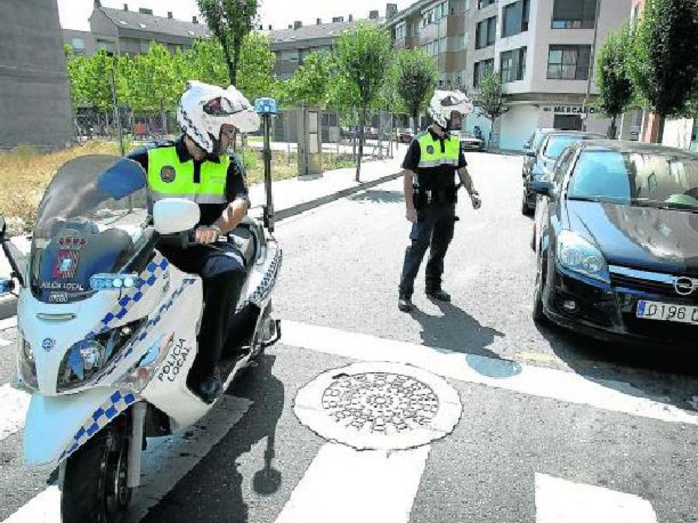 Una patrulla de la Policía Local de Utebo, durante una ronda por las calles del municipio.