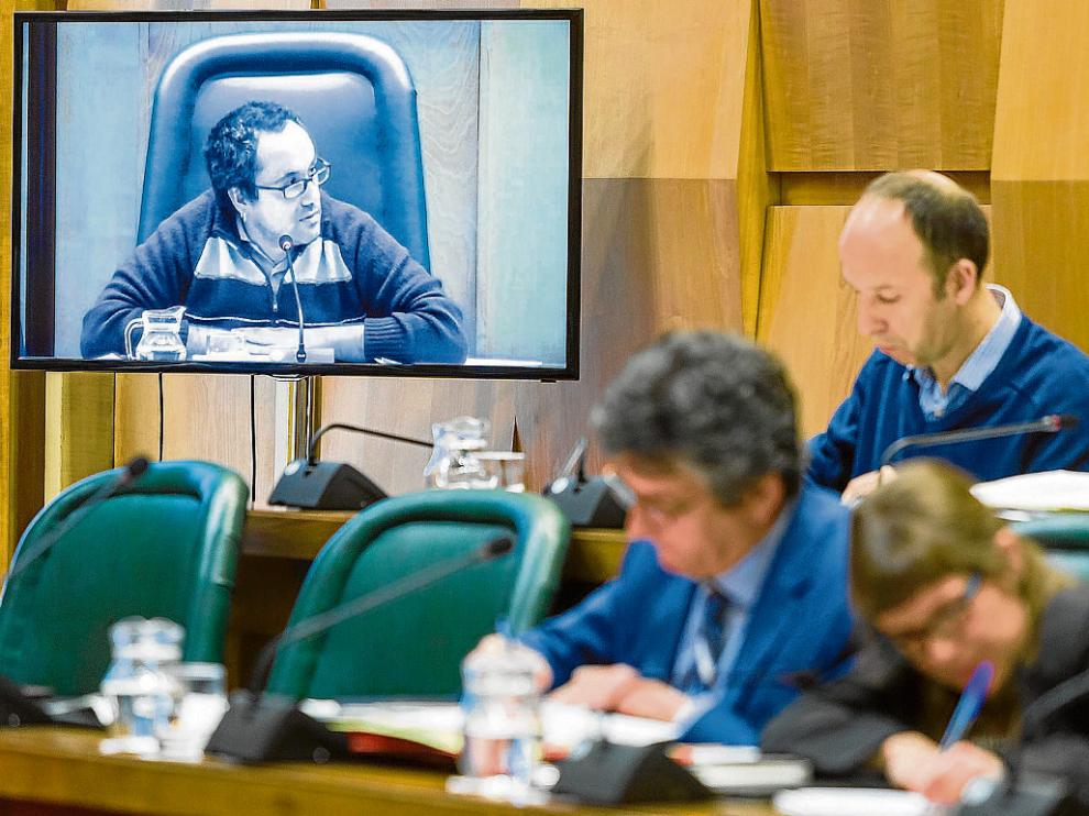 El pasado martes por la mañana, PSOE y CHA se negaron a votar a favor de la propuesta de plantilla planteada por Alberto Cubero.