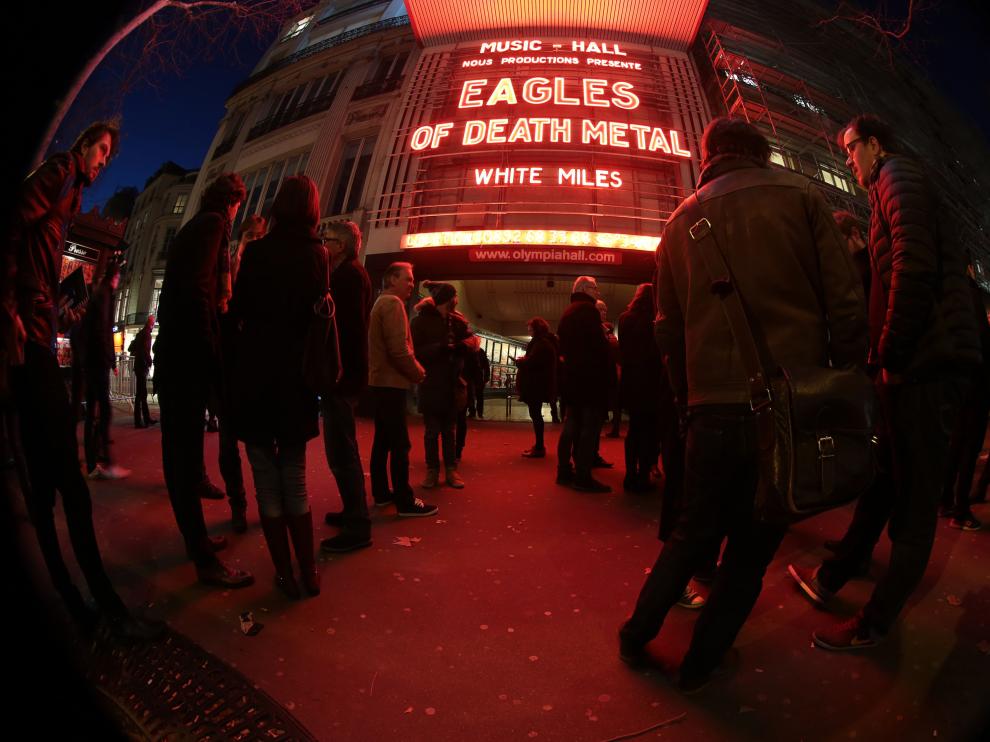 ?Eagles of Death Metal tocan en la sala Olympia.