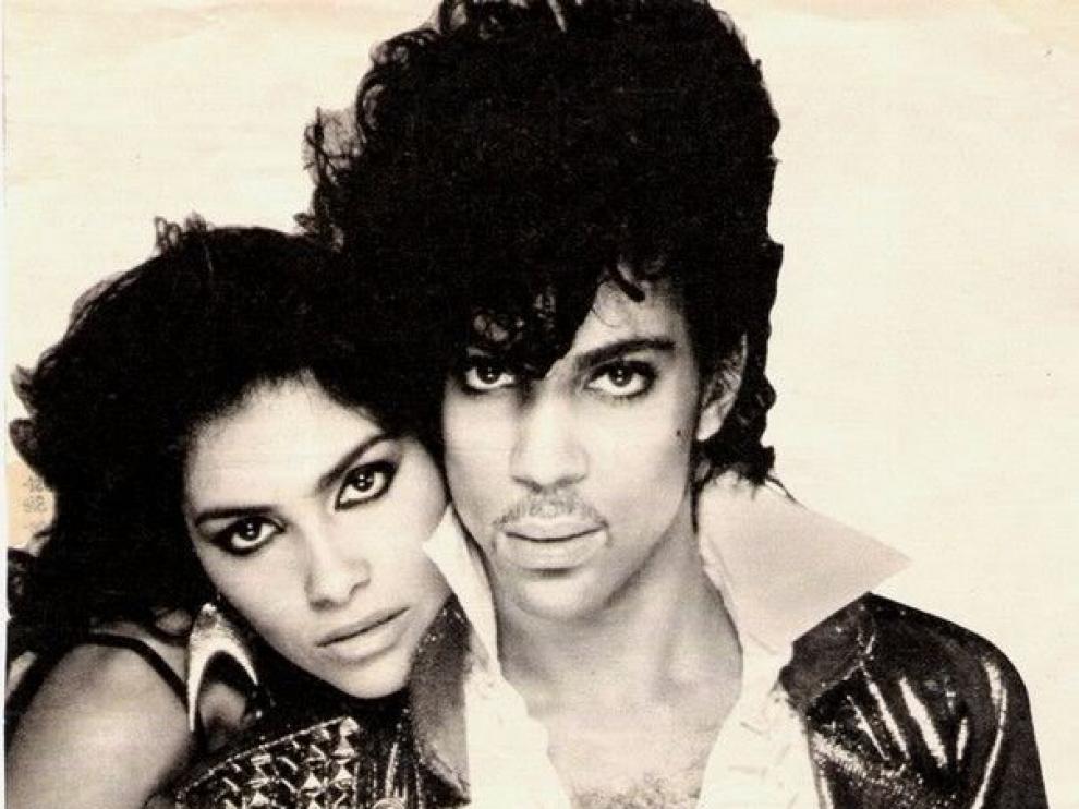 Denise Matthews junto a Prince.