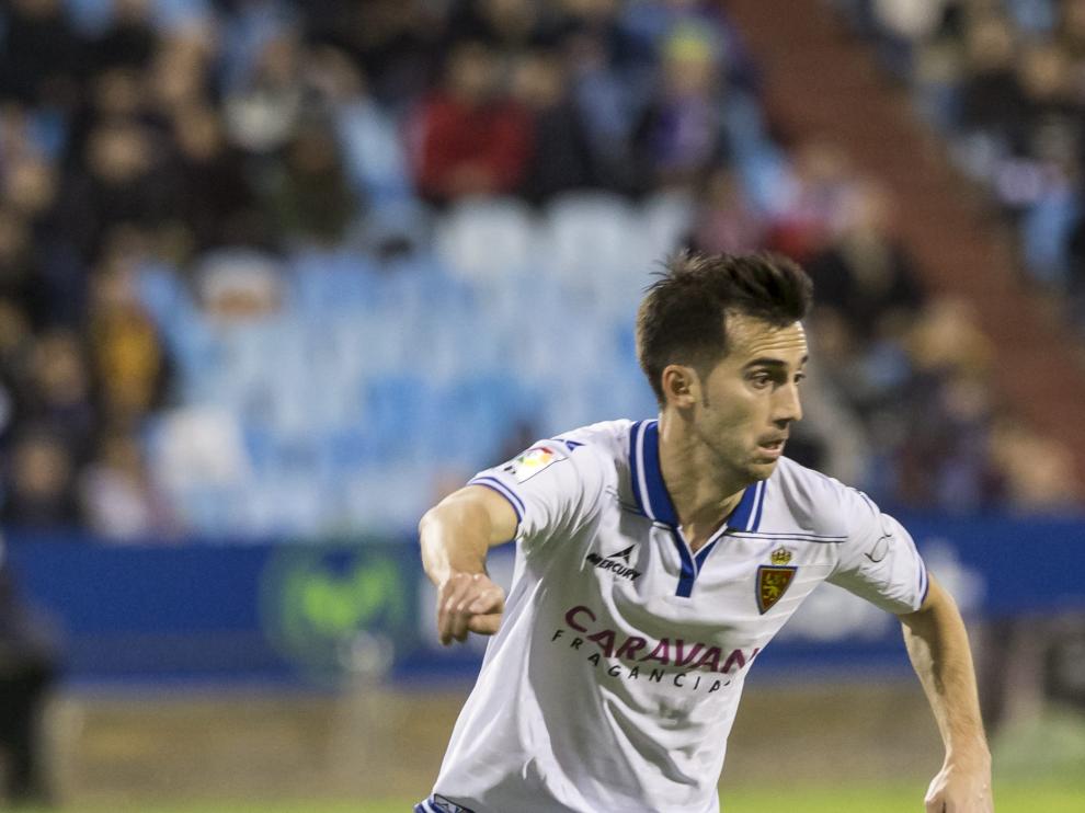 Manu Lanzarote conduce el balón en el partido contra el Leganés.