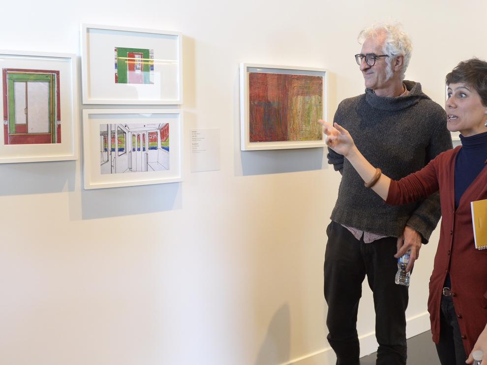 Los comisarios de la exposición Clara Laguillo y el ilustrador Miguel Gallardo, autor de los libro ilustrados 'María y yo' y 'María ya tiene 20 años', en los que refleja el autismo de su hija en sus diferentes etapas.
