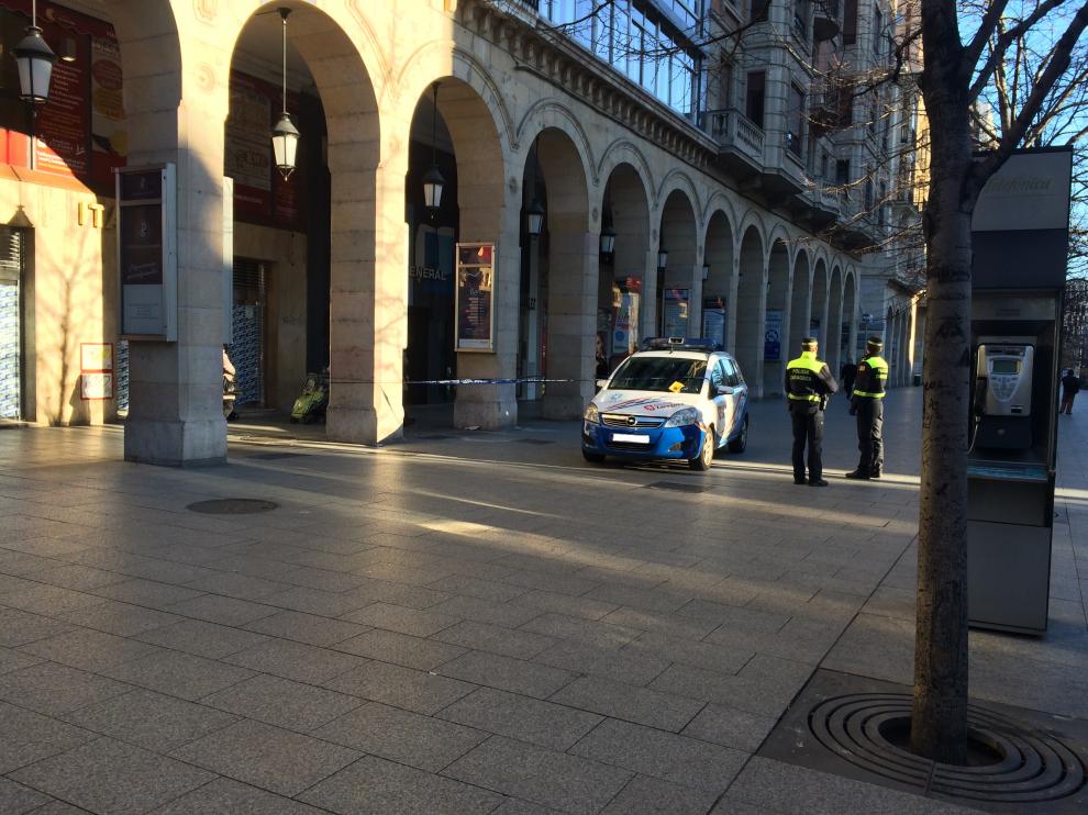 La zona ha sido acordonada por la Policía Local de Zaragoza.