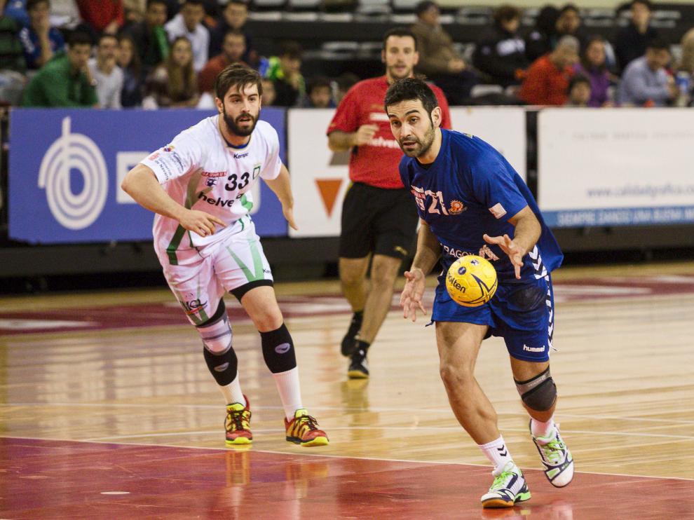 Una de las jugadas del partido.
