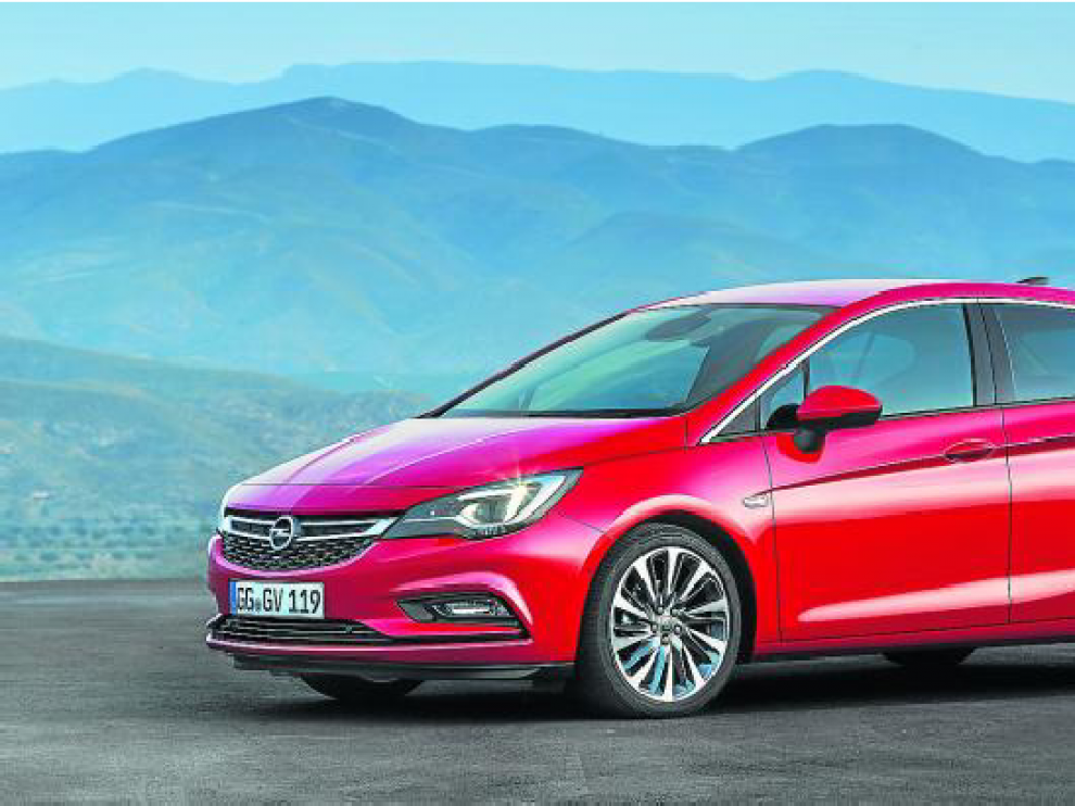El Astra se encuentra disponible con carrocería de cinco puertas, pero pronto llegará una versión familiar llamada Sports Tourer.