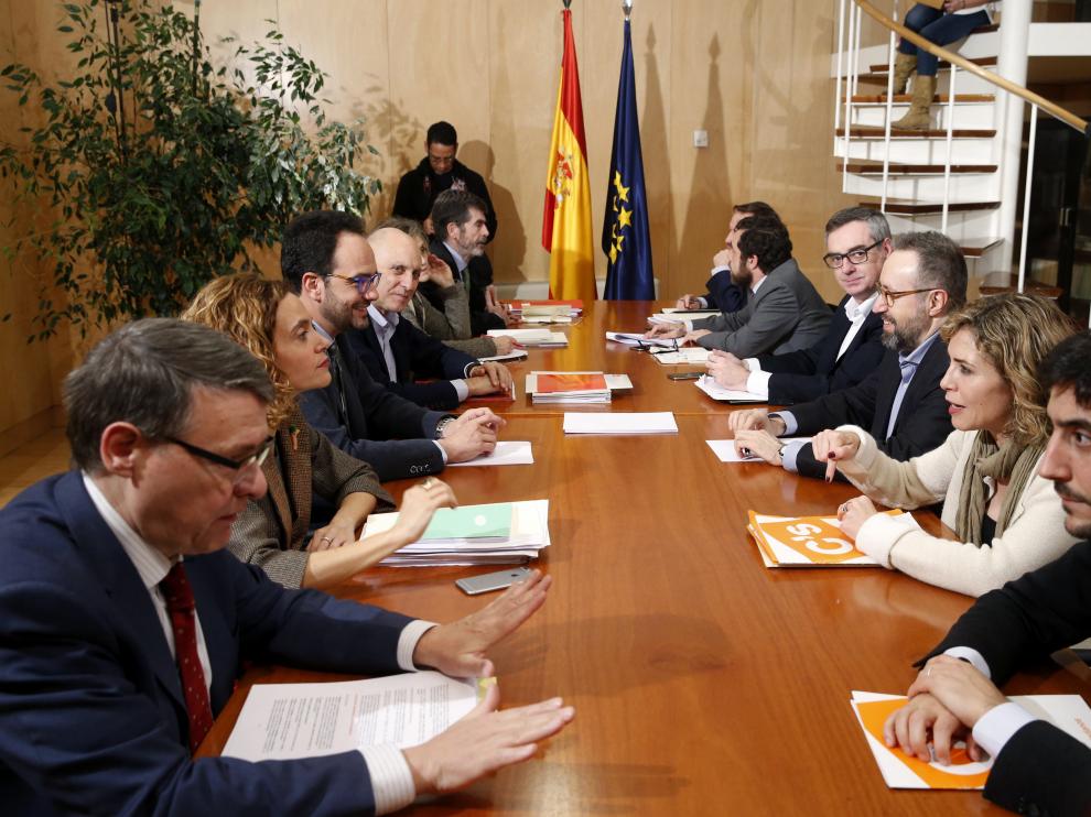 Reunión de los equipos de PSOE y Ciudadanos.