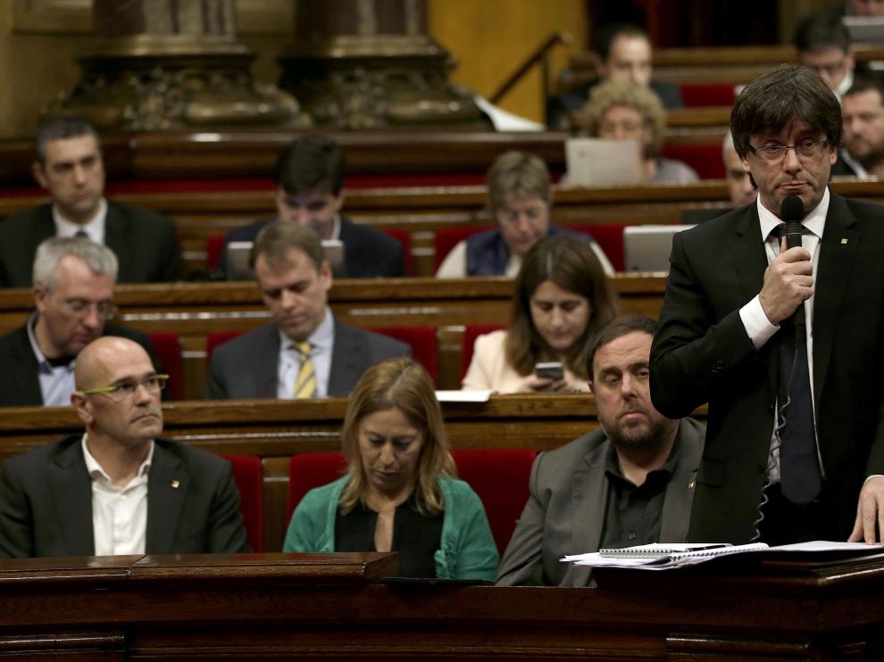 Puigdemont durante el pleno de la sesión de control al gobierno catalán.