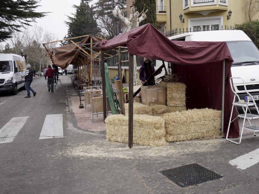 Montaje de jaimas y mercados para las Bodas de Isabel